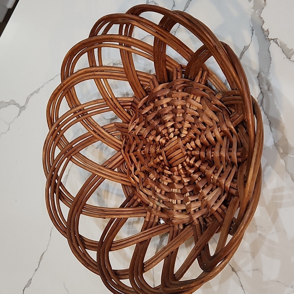 RARE FIND! VINTAGE Wicker Fruit Bread Basket Brown 11.5"
